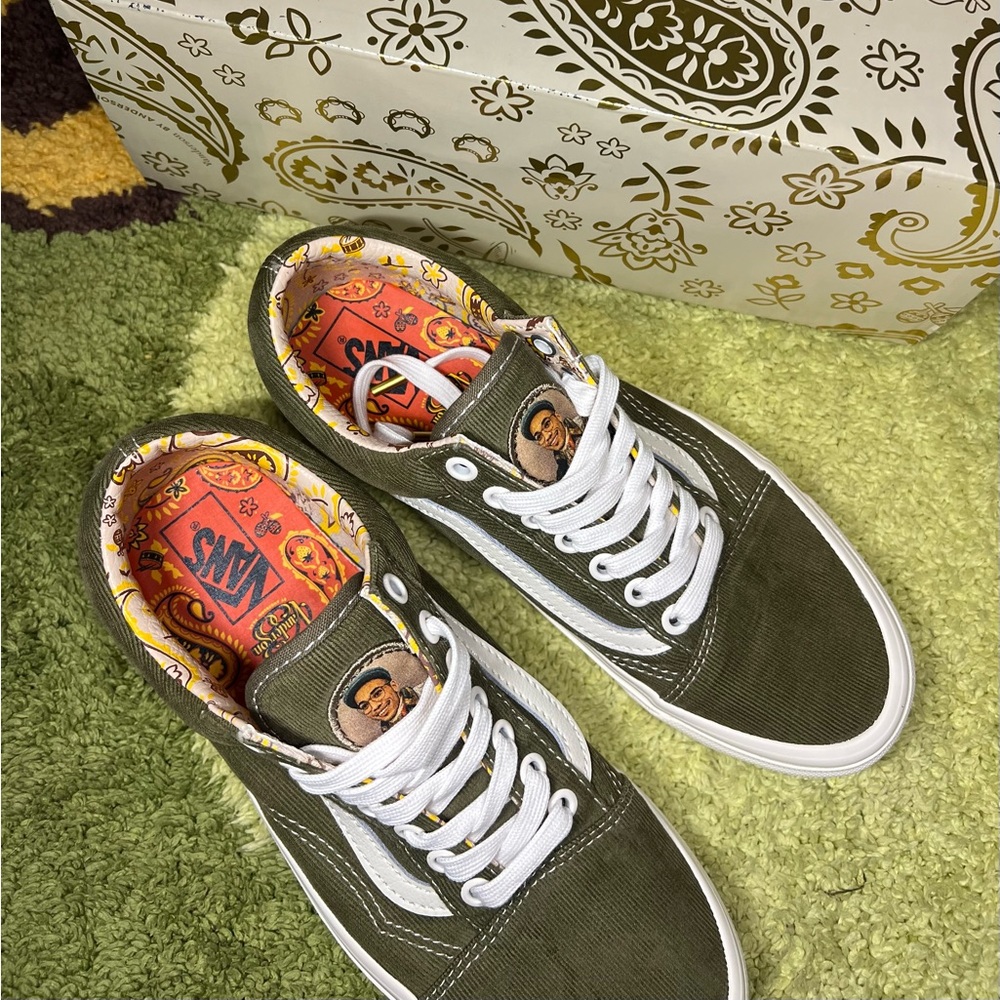 NWT GREEN CORDUROY ANDERSON PAKK X VANS Size 8 Women